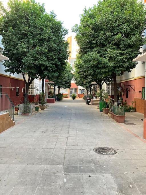 Barrio De Triana - Bidasoa Facil Aparcamiento Sevilla Kültér fotó